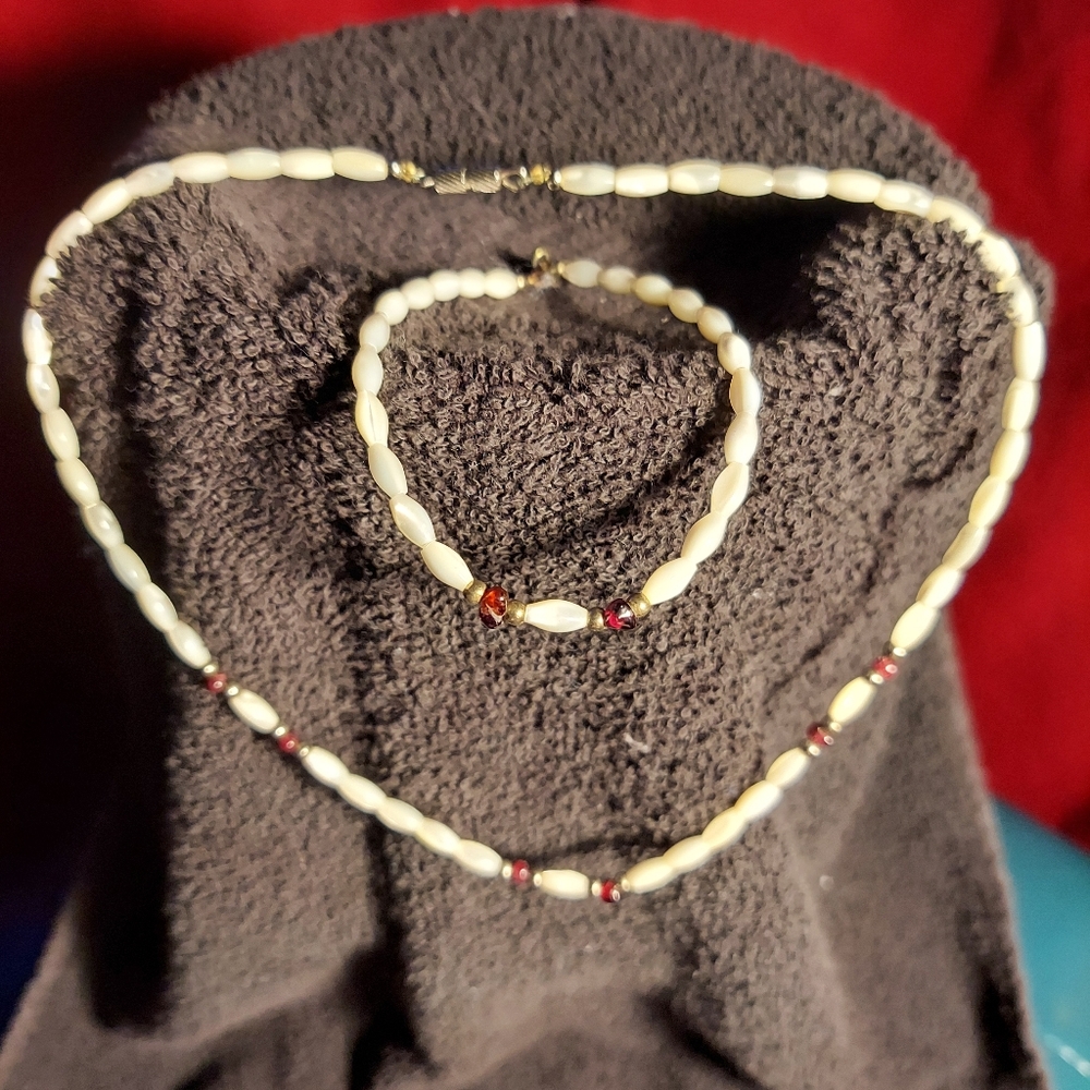Pearl and Garnet set